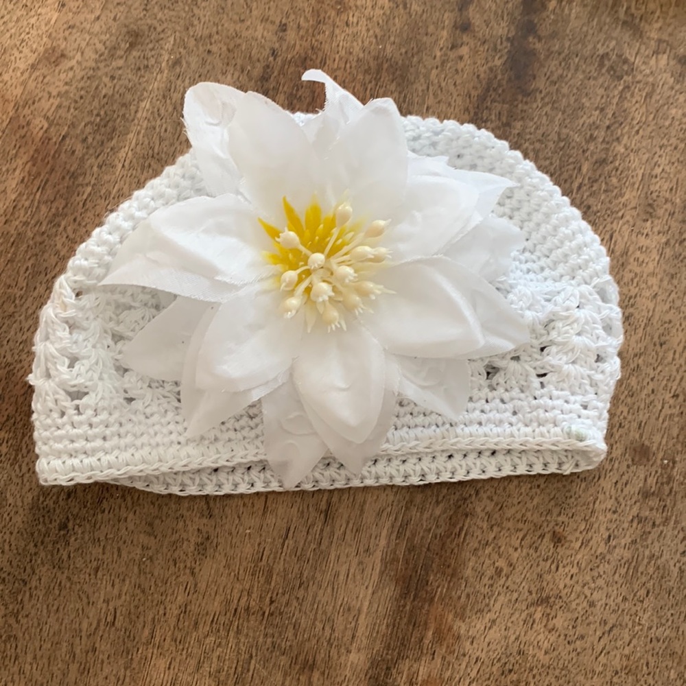 Toddler beanie with flower